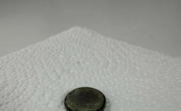 В Бишкеке полуторагодовалая девочка проглотила батарейку, врачи ее спасли