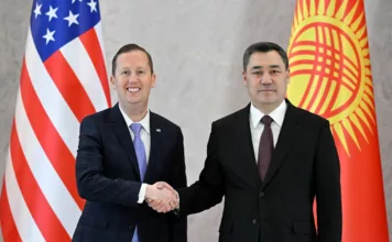 Садыр Жапаров принял спецпосланника США по делам Южной и Центральной Азии Серджио Гора