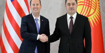 Садыр Жапаров принял спецпосланника США по делам Южной и Центральной Азии Серджио Гора Главная