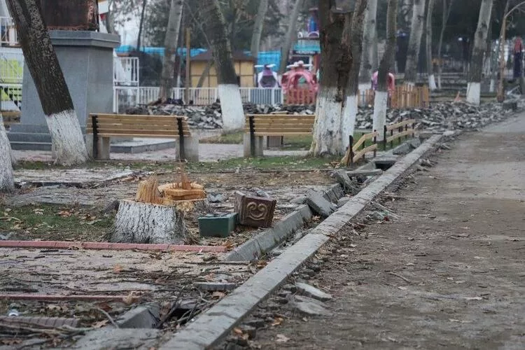 Photo 2026 02 23 09 26 38 в парке оша снесли торговые павильоны: владельцы пожаловались жанару акаеву
