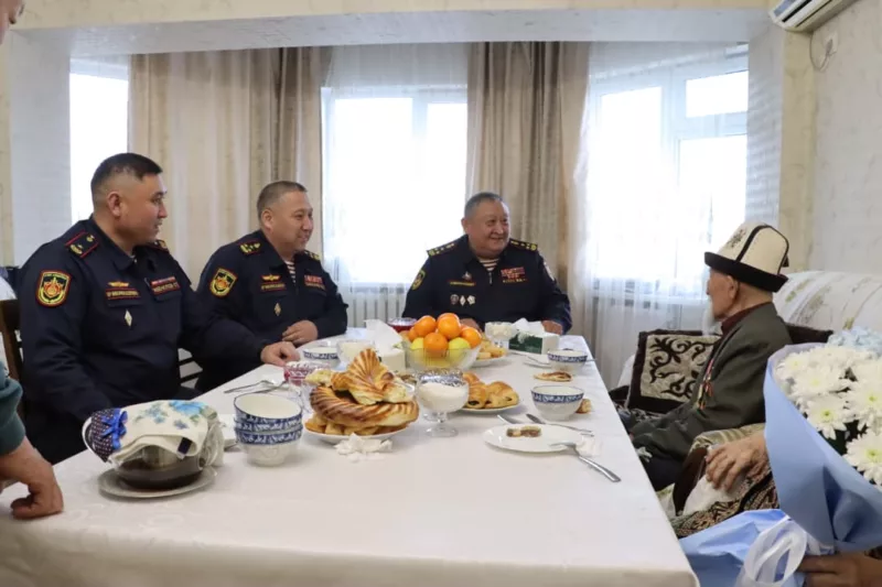 Photo 2026 02 24 10 55 27 внутренние войска мвд поздравили ветерана великой отечественной войны аспека жумашева.