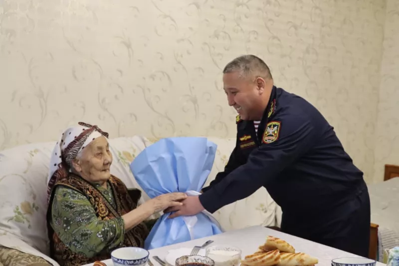 Photo 2026 02 24 10 55 29 внутренние войска мвд поздравили ветерана великой отечественной войны аспека жумашева.