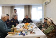 Внутренние войска МВД поздравили ветерана Великой Отечественной войны Аспека Жумашева.