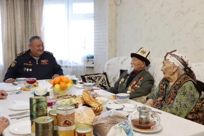 Photo 2026 02 24 10 55 32 внутренние войска мвд поздравили ветерана великой отечественной войны аспека жумашева.