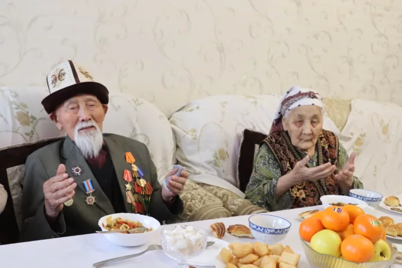 Photo 2026 02 24 10 55 36 внутренние войска мвд поздравили ветерана великой отечественной войны аспека жумашева.