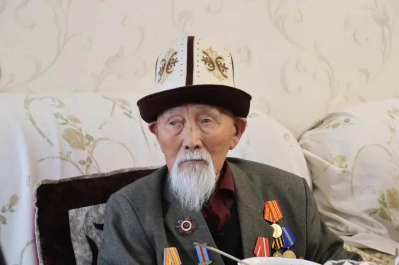 Photo 2026 02 24 10 55 38 внутренние войска мвд поздравили ветерана великой отечественной войны аспека жумашева.