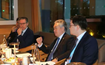 Жээнбек Кулубаев организовал приём, ужин и встретился с министрами иностранных дел 14 стран