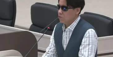 Депутат Дастан Бекешев предложил коллегам приходить на работу в стиле smart casual Главная