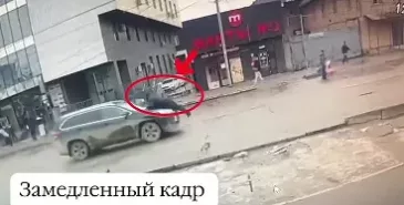 В Бишкеке водитель сбил милиционера и провез его на капоте несколько км Главная