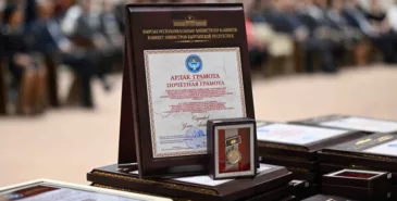 Комитет ЖК одобрил законопроект о сокращении количества госнаград Главная