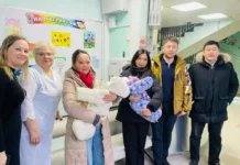 Двоих детей, оставшихся без попечения родителей, вернули в Кыргызстан