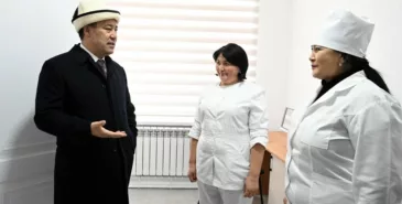 Президент из своего фонда будет ежемесячно выделять по 15 тыс. сомов каждому врачу и медсестре, — Минздрав Главная