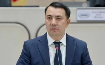 Спикер парламента раскрыл зарплаты депутатов. Они получают 100-150 тыс сомов в месяц