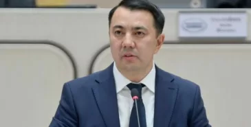 Спикер парламента раскрыл зарплаты депутатов. Они получают 100-150 тыс сомов в месяц Главная