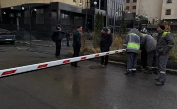 В Бишкеке демонтируют незаконно установленные шлагбаумы