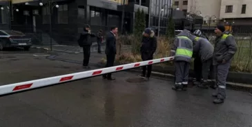В Бишкеке демонтируют незаконно установленные шлагбаумы Главная
