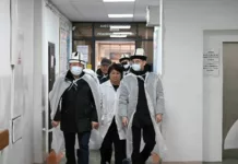 Адылбек Касымалиев Караколдо жаңы медициналык кластер курууну тапшырды