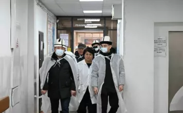 Адылбек Касымалиев Караколдо жаңы медициналык кластер курууну тапшырды