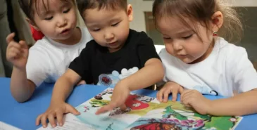 Садыр Жапаров подписал указ о ежемесячном пособии для всех детей до трех лет Главная