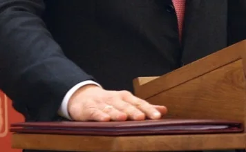 Жогорку Кеңеште жаңы дайындалган министрлер ант беришти