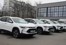 Минстрою передали 18 служебных автомобилей