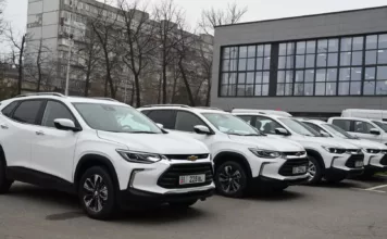 Минстрою передали 18 служебных автомобилей