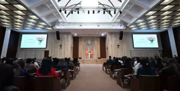 Касымалиев поздравил женский коллектив администрации президента с 8 Марта Главная