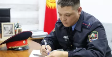 Министр внутренних дел оштрафован за курение в общественном месте Главная