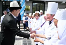 В Кыргызстане с 1 апреля зарплаты медиков вырастут на 100%