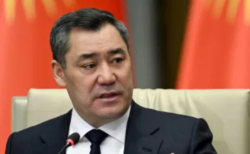 Садыр Жапаров поручил обеспечить безопасность дипломатов Кыргызстана в Иране