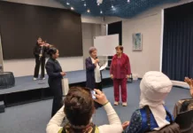 В Бишкеке участницы программы «Активное долголетие» отметили 8 Марта праздничным концертом