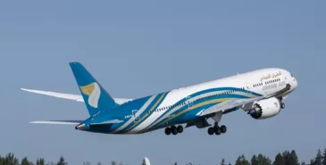 Через Оман чартером вывезут 300 кыргызстанцев, в первую очередь женщин и детей, сообщил Садыр Жапаров Главная