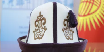 Госсекретарь поздравил кыргызстанцев с Днем ак калпака Главная