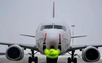 Атайын каттам: Омандан 300гө жакын кыргызстандык учуп келди