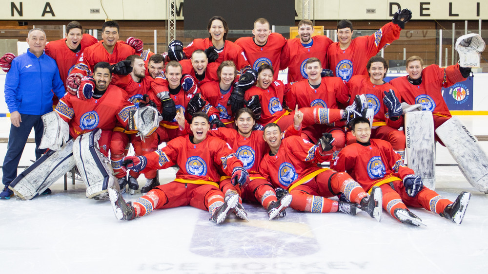 Сборная Кыргызстана по хоккею вылетает на чемпионат мира в Болгарию