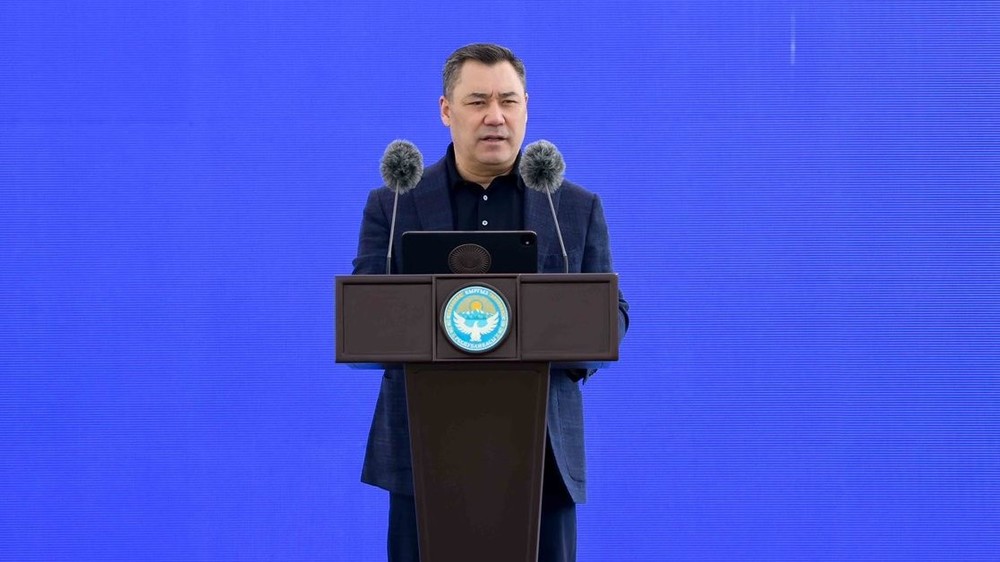 Садыр Жапаров дал старт строительству 10 новых школ в городе Ош Главная