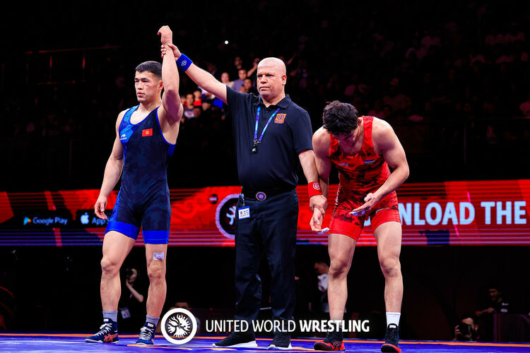 Акжол Махмудов чемпион!