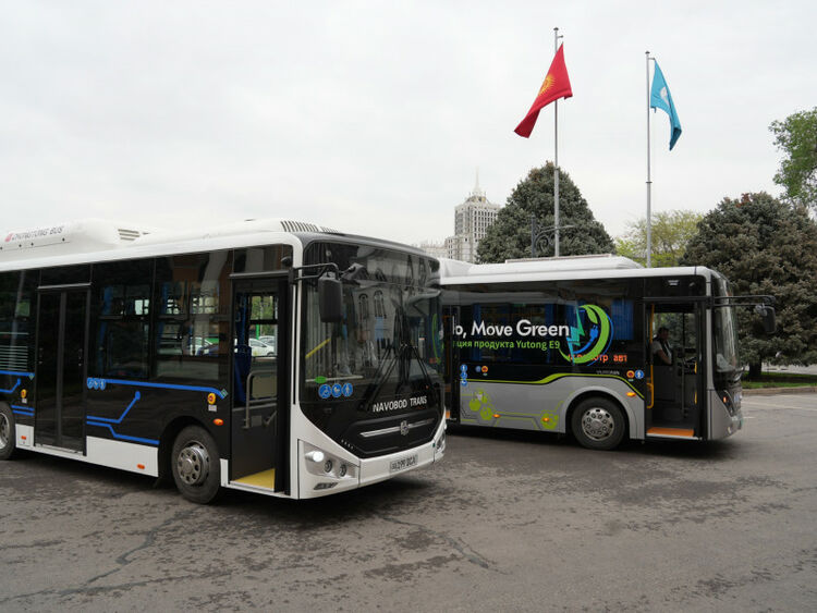 В Бишкеке показали новые автобусы для жилмассивов