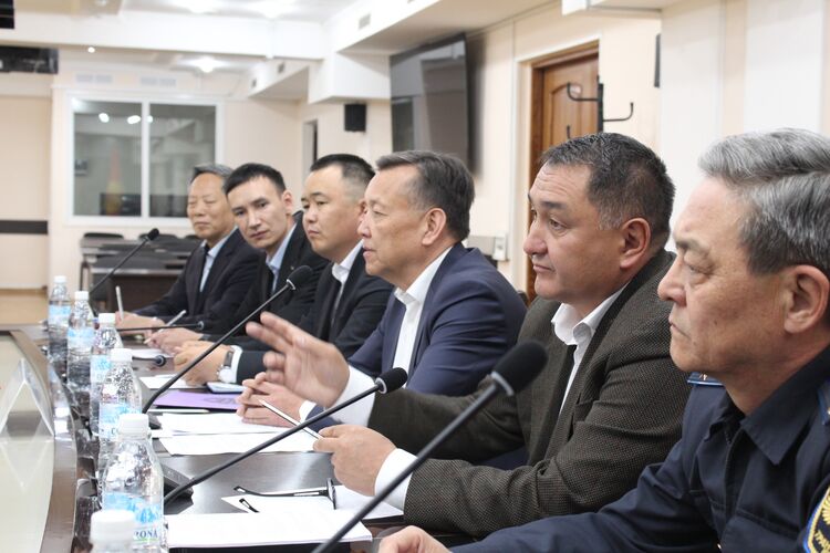 Кыргызстан менен Кытай жаңы каттамдар боюнча сүйлөшүүлөрдү жүргүздү Главная