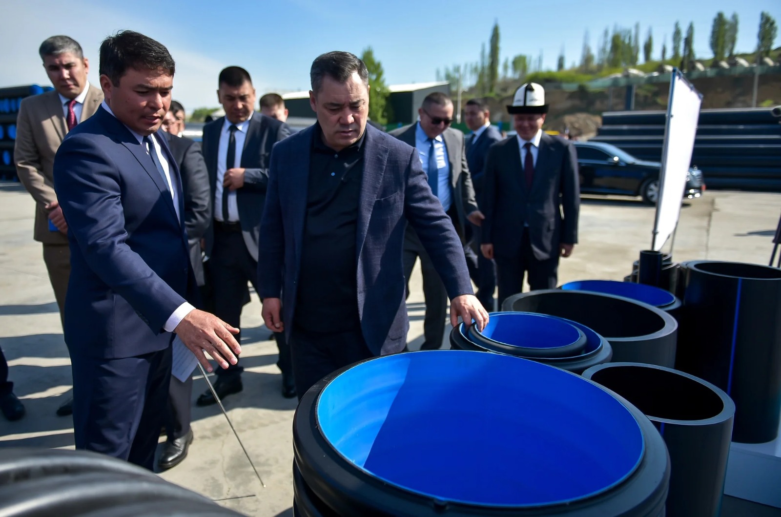 779bbe97 c33a 4388 bf66 bb7d799f4939 президент ознакомился с технологическим процессом на заводе «эл пласт» в оше