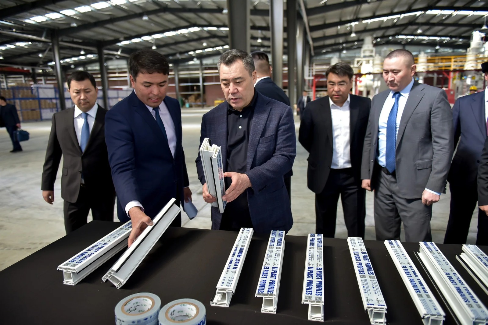 9113fd7c e028 4d09 8238 da6618229e91 президент ознакомился с технологическим процессом на заводе «эл пласт» в оше