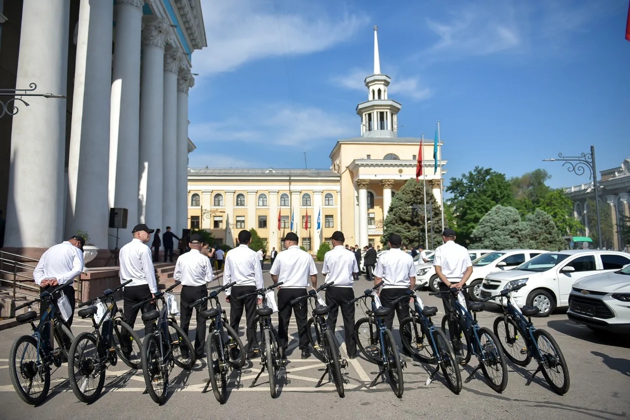 D7b19d33 14ca 4bdc be75 58e835e69e04 день города бишкек: мэр вручил служебные автомобили и электровелосипеды