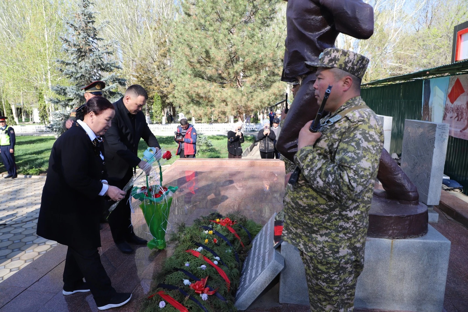 Db020438 a517 4721 9c7a 3ccb2622ad83 в таласе почтили память жертв апрельской революции