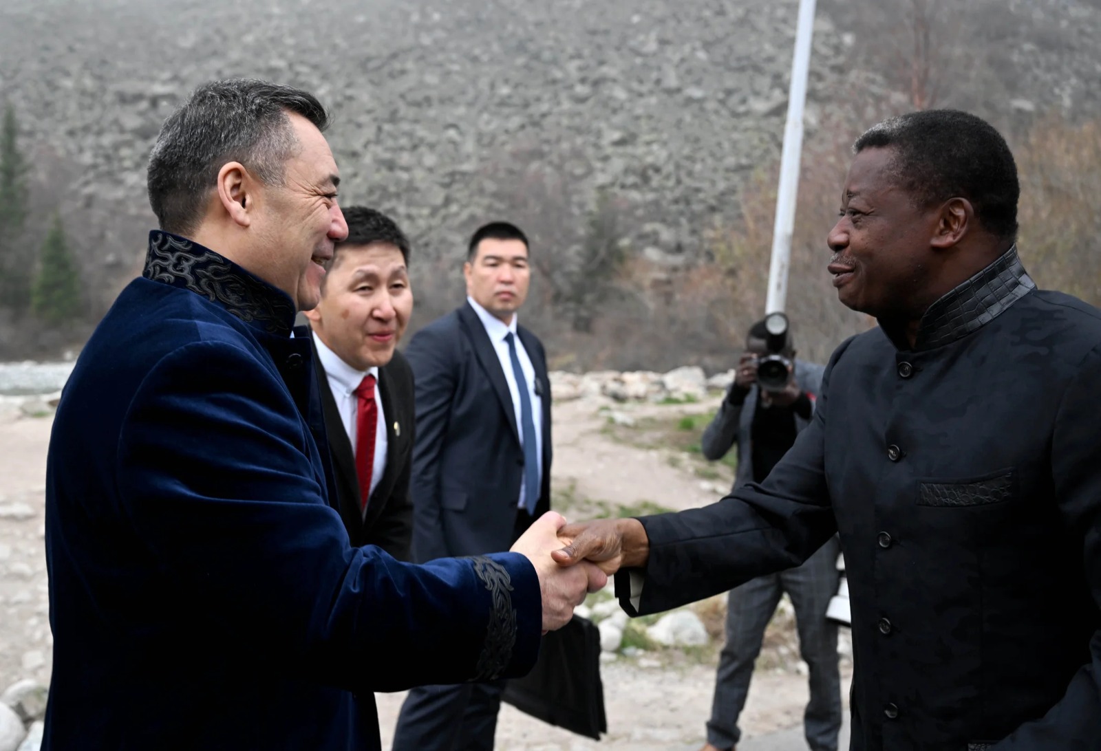 F8493063 f3ad 4d6c bfa6 a10fa04b651f садыр жапаров и фор эссозимна гнассингбе посетили этнопрограмму в "ала-арче"