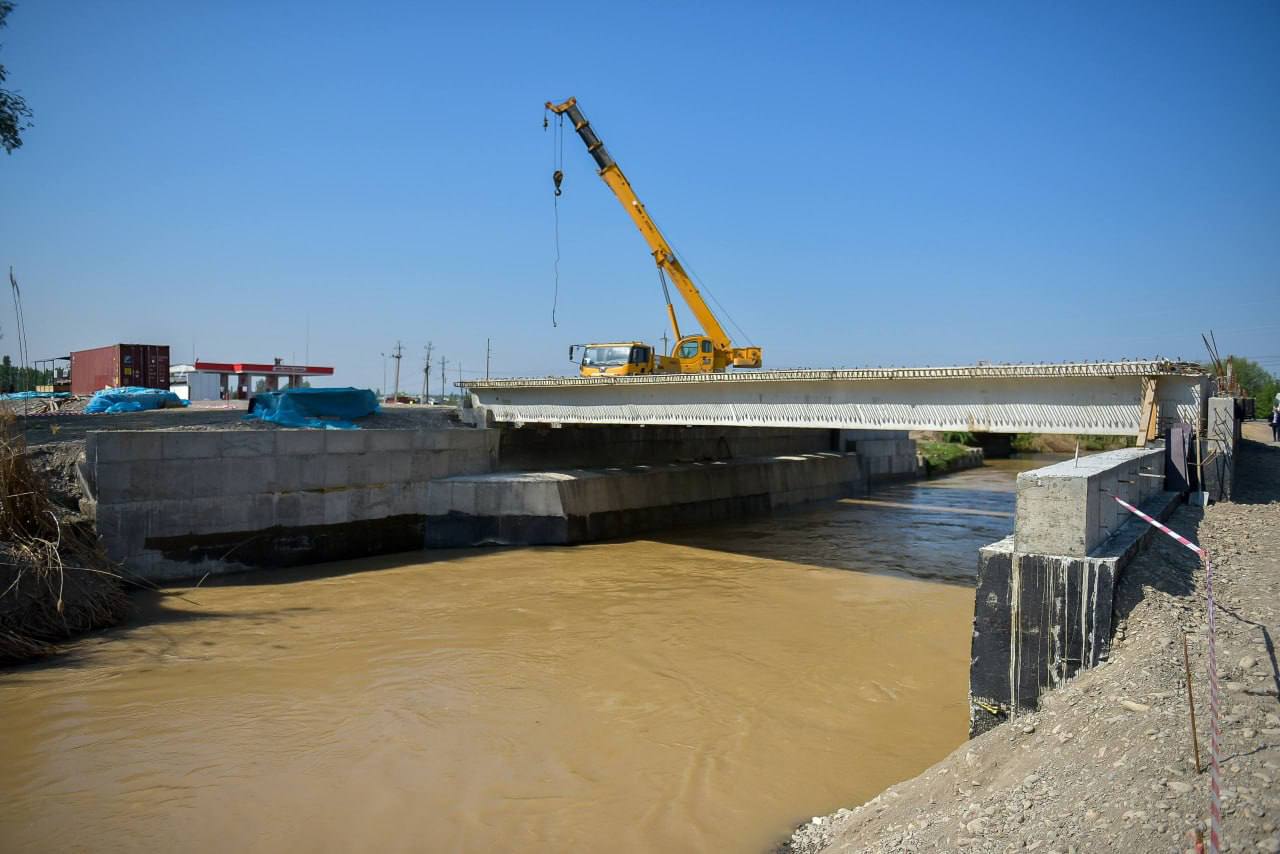 Photo 2026 04 12 20 41 13 садыр жапаров проверил ход строительства автомобильной дороги ош — кара-суу
