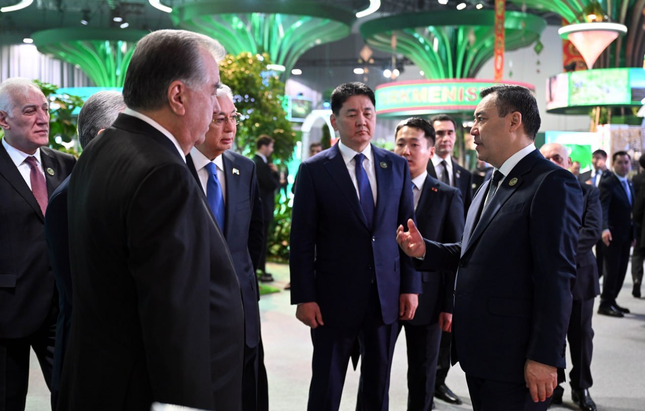 Photo 2026 04 22 12 52 36 2 астанадагы экологиялык саммит: президенттер көргөзмөдөгү павильондор менен таанышты