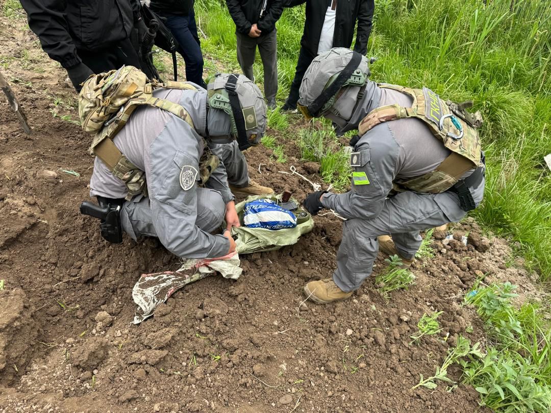 Photo 2026 04 23 16 54 41 в московском районе чуйской области нашли схрон с оружием, боеприпасами и спецсредствами