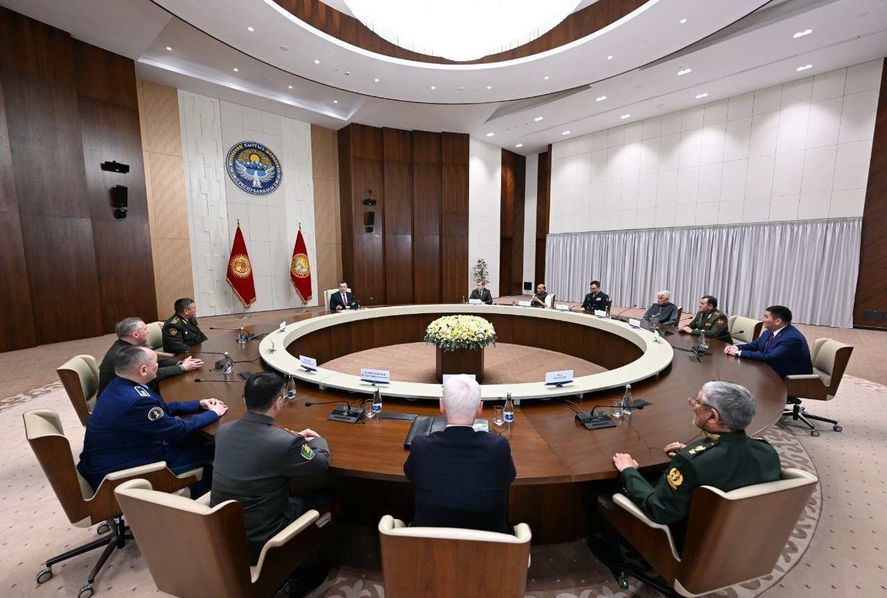 Photo 2026 04 28 12 12 16 садыр жапаров принял министров обороны стран шос