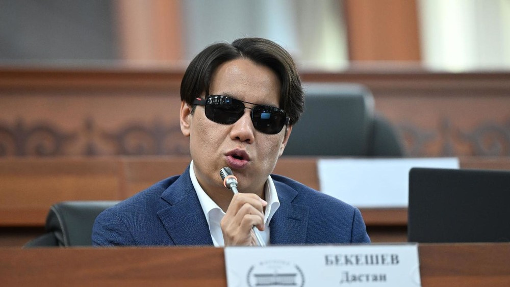Бекешев предложил выдавать пенсию раньше 10-го числа