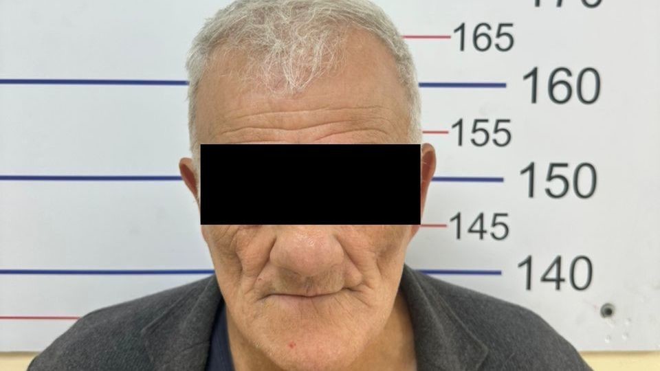 Милиция в Бишкеке задержала 69-летнего мужчину, который домогался девочки в автобусе. Его отправили в Республиканский центр психиатрии